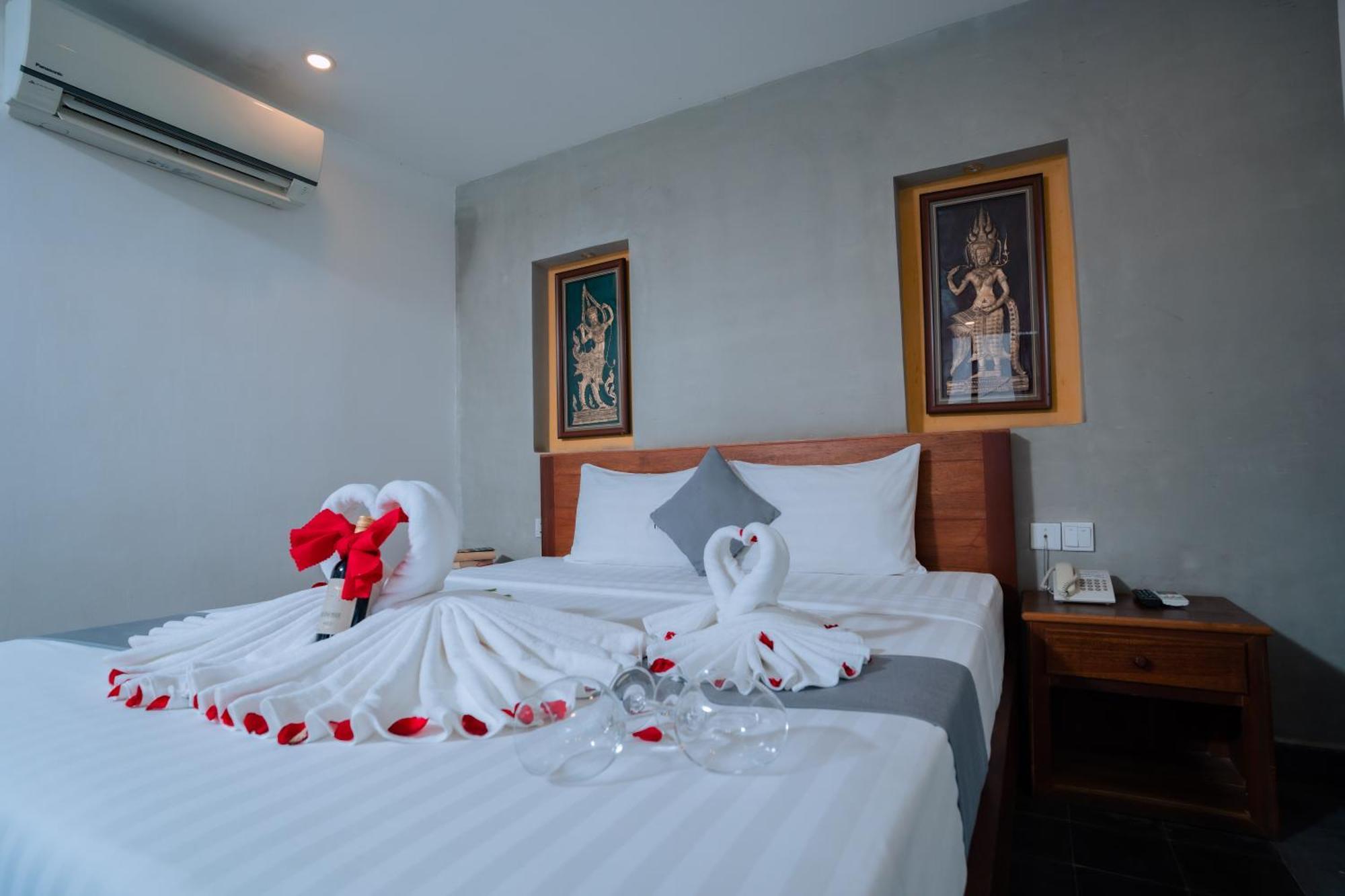 Home Chic Hotel Phnom Penh Exterior foto